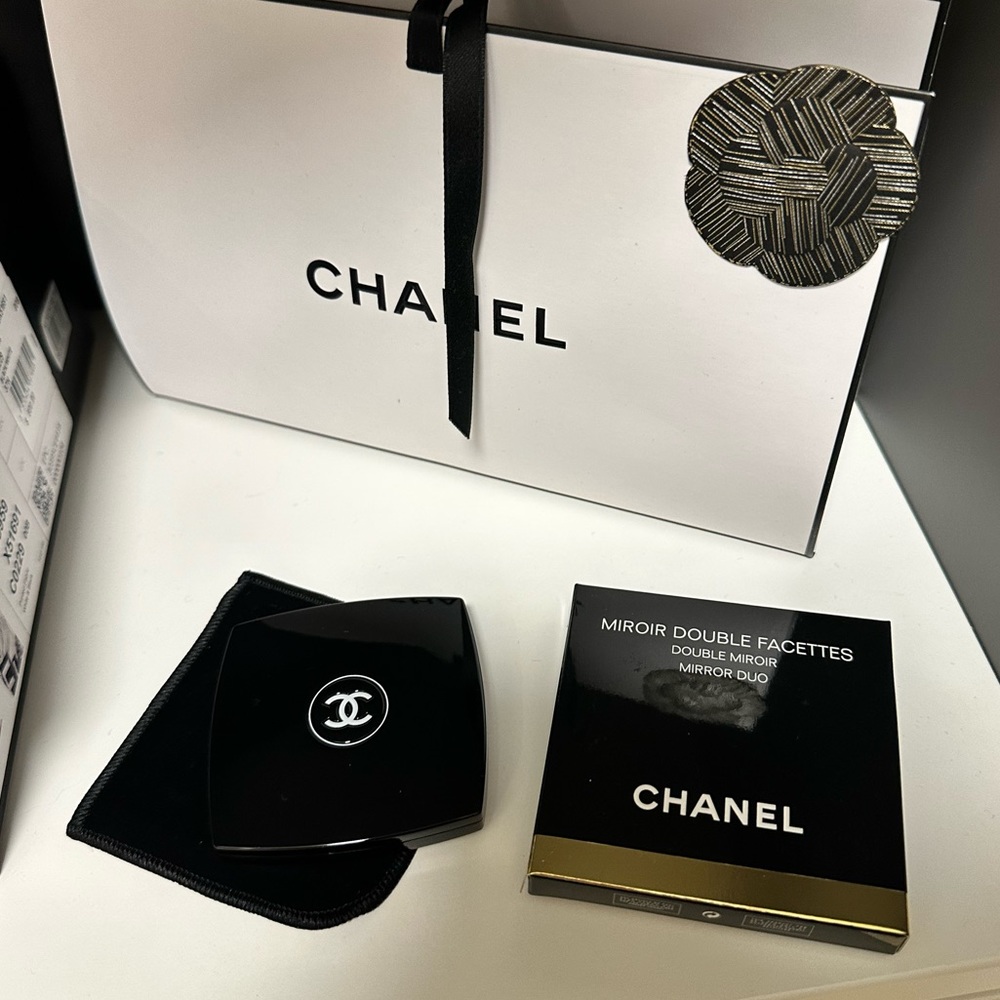 CHANEL MIROIR DOUBLE FACETTES brand new in original packaging